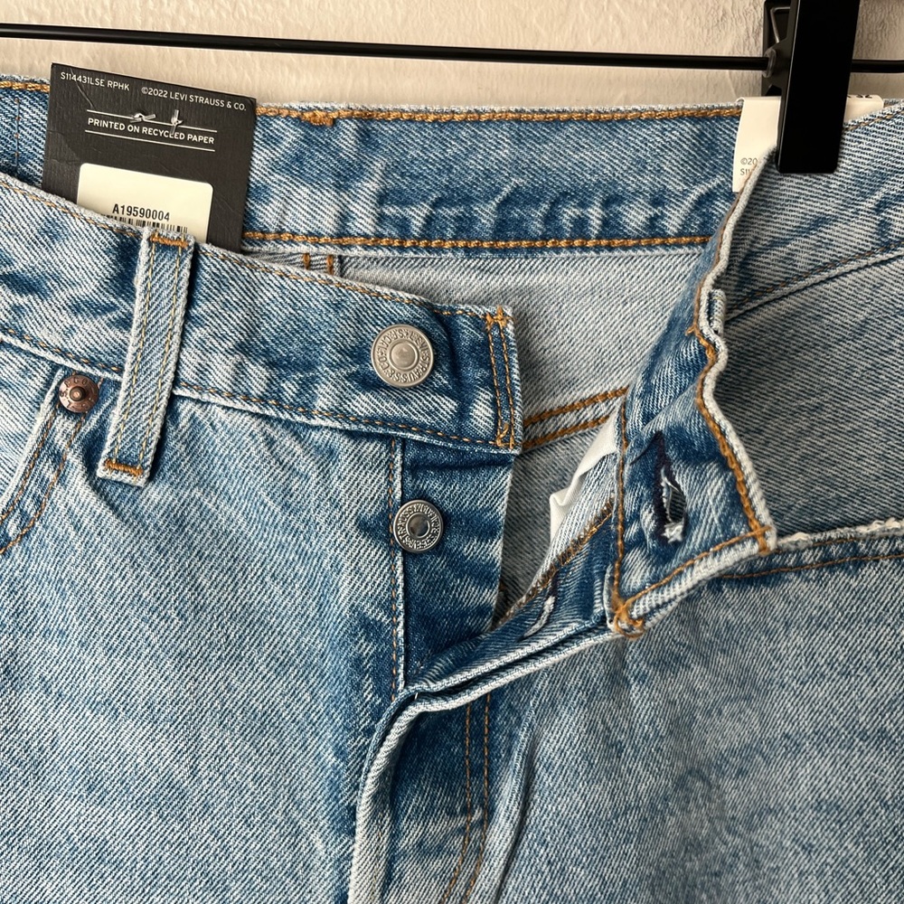 NWT Levi’s 501 90’s jeans light wash 27 - Picture 13 of 14